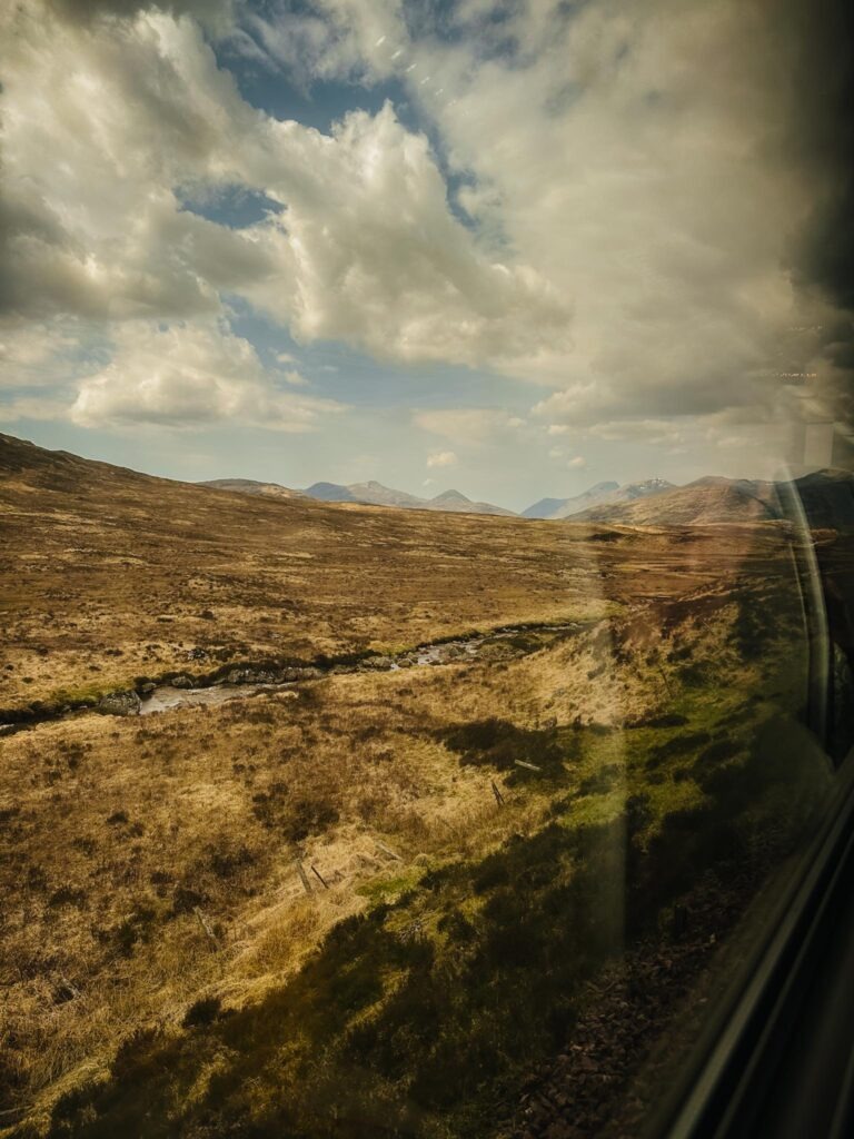 Widok na WHW z pociągu na trasie Fort William - Glasgow